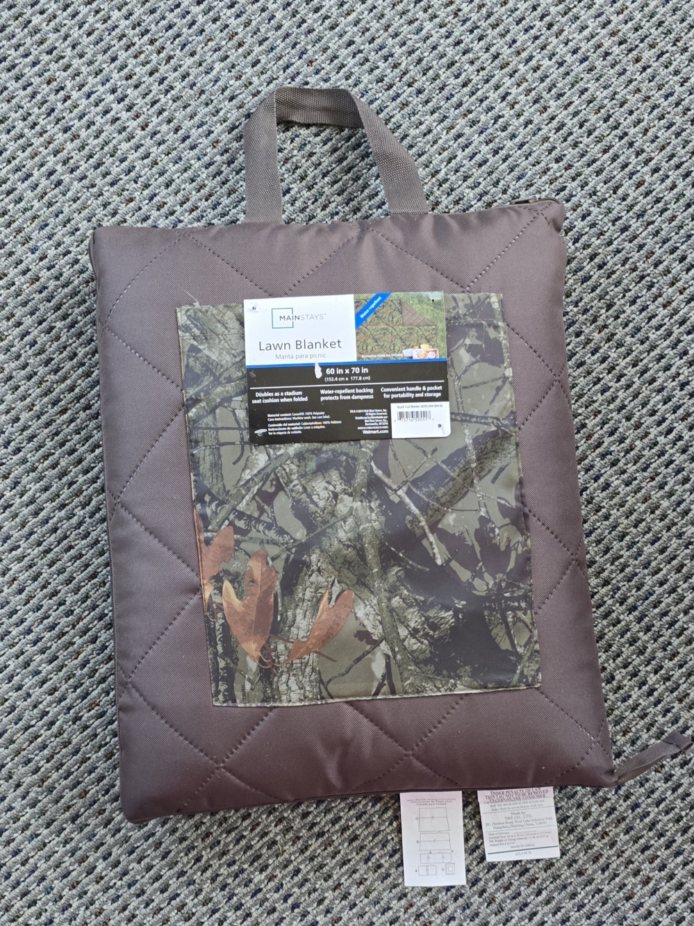 Mainstays Brown Quilted Lawn Blanket with Camouflage Pocket